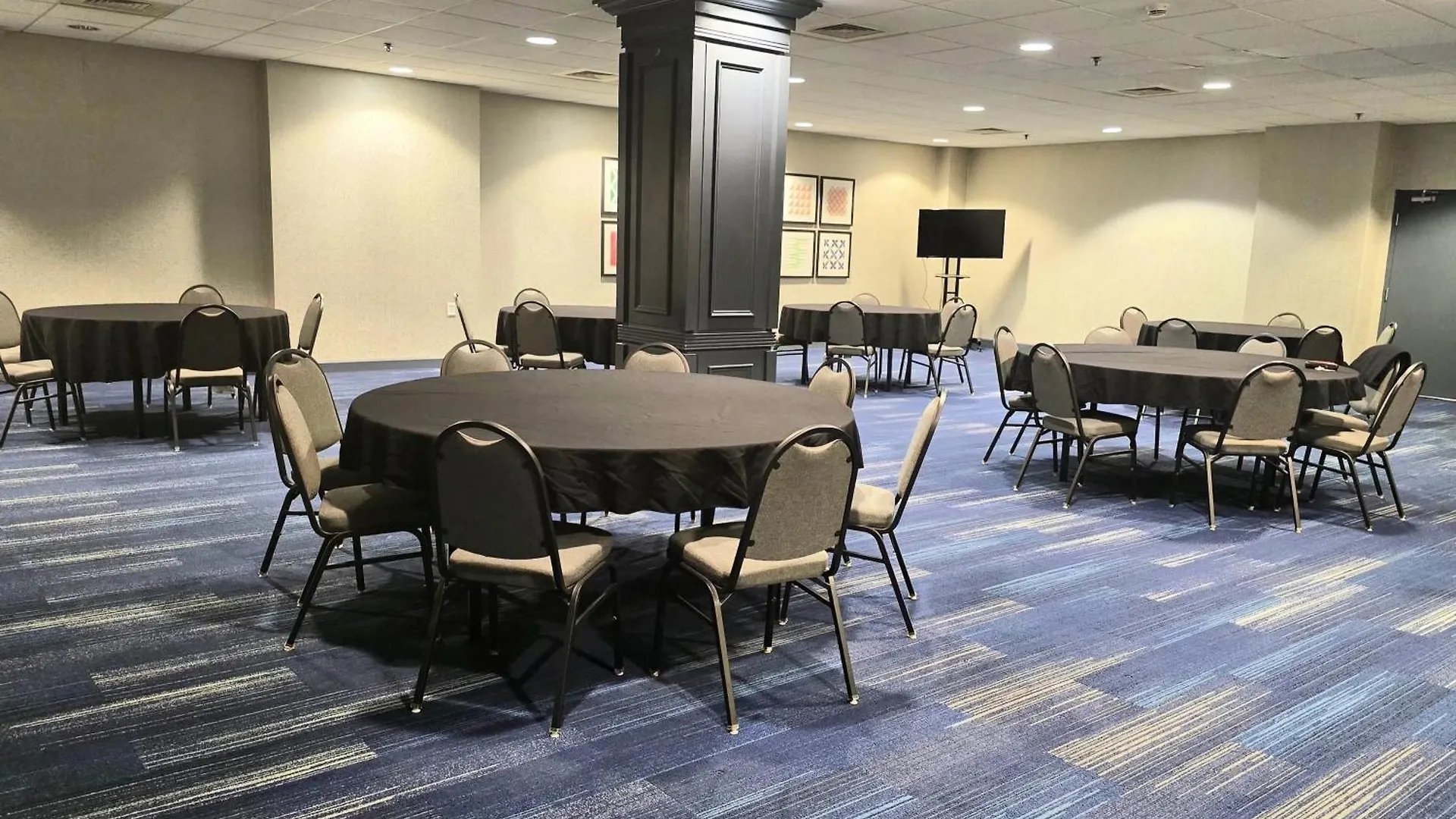 Hotel Holiday Inn Express Nashville-Downtown - Broadway By Ihg