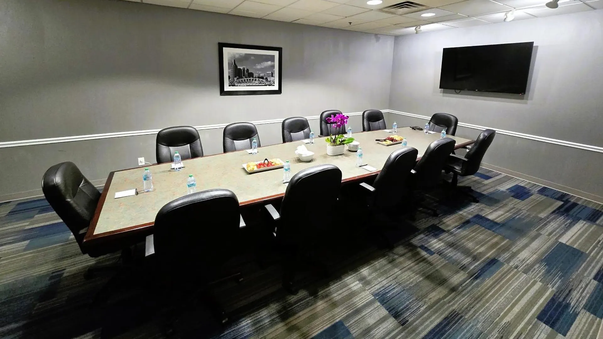 Holiday Inn Express Nashville-Downtown - Broadway By Ihg 3*, Nashville