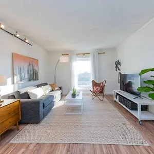 Apartment Music Row Retreat - 3 Beds, 1 Bedroom, Pool, Parking