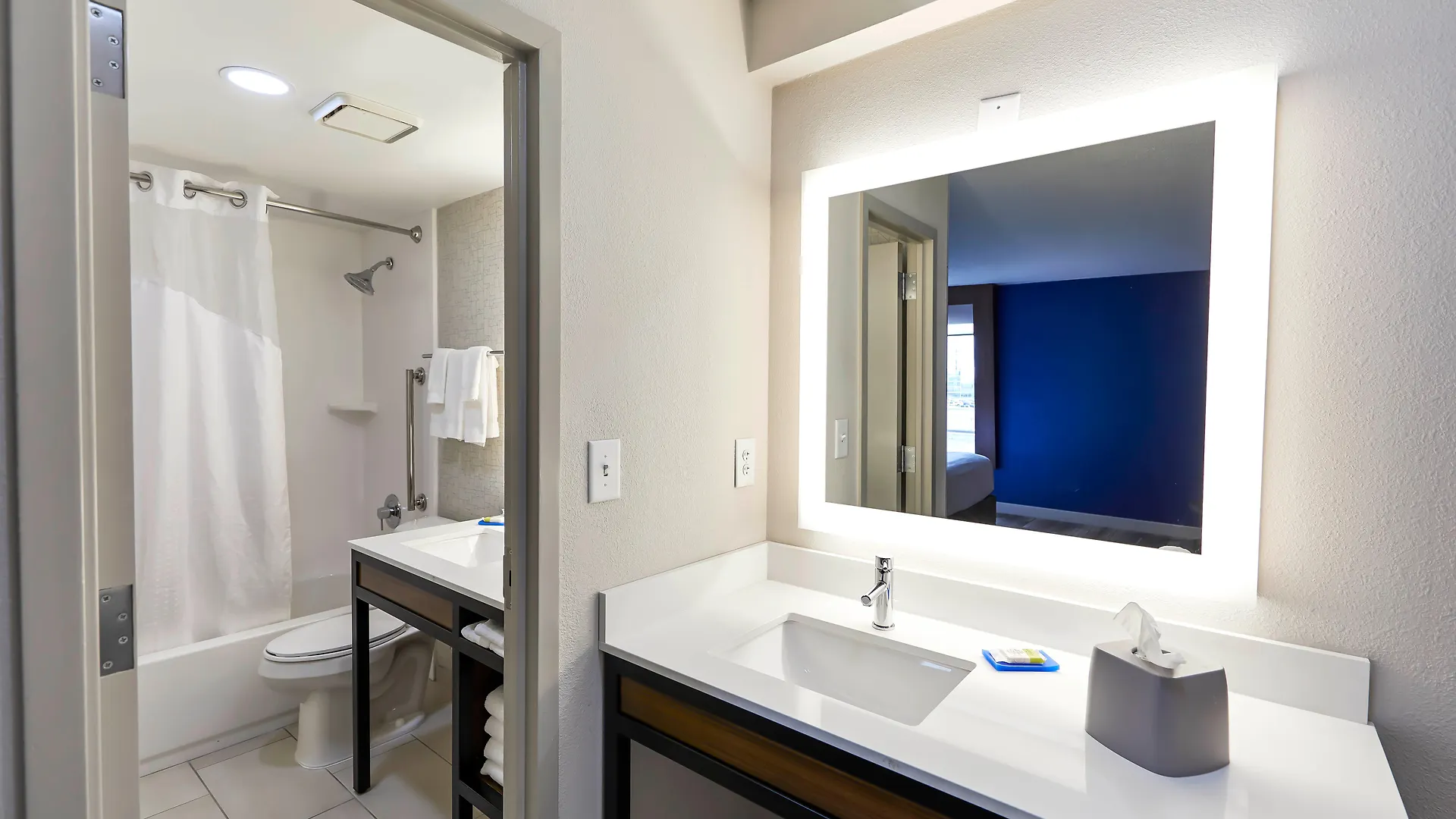 Hotel Holiday Inn Express Nashville-Downtown - Broadway By Ihg